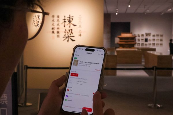 领域国际 上海还是太超前了！商场积分可抵演出票价，六神花露水穿上宝可梦“外套”