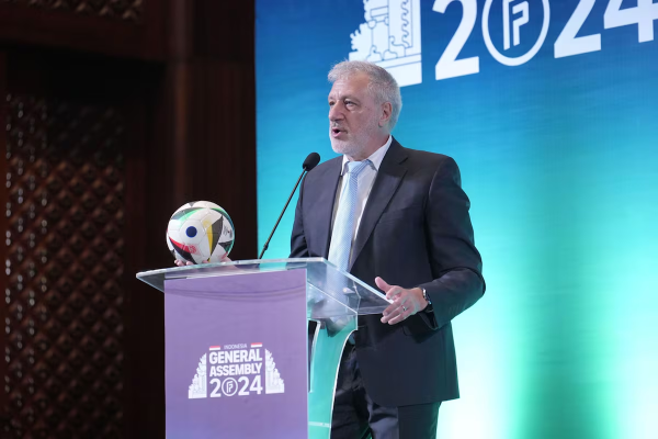 掌柜配资 球员工会炮轰FIFA主席因凡蒂诺: 球员健康被无视, 高温踢球太危险