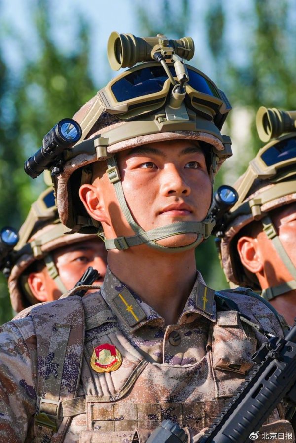 恩卓中盈 汶川地震被救男孩参加阅兵：我要把自己最好的一面献给祖国
